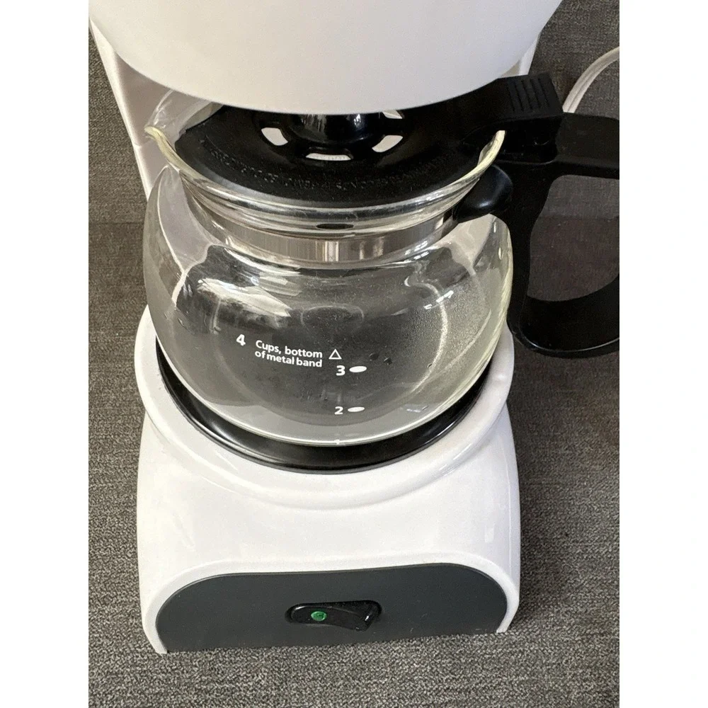 Mr. Coffee DR4 Coffee Maker 4 Cup Glass Carafe Drip‎ Stop White Tested WORKS